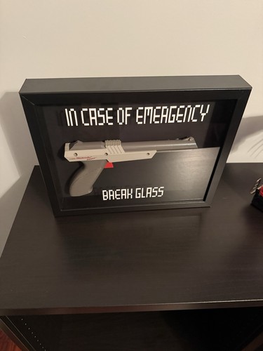 Nintendo zapper gun shadow box - nintendo,